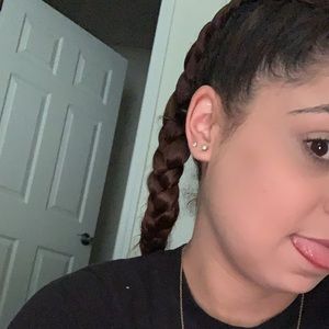 Meet your Posher, Faviola